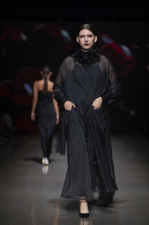 Rīgas modes nedēļā «Riga Fashion Week 2022» prezentējas «Nolo» no Latvijas. Foto: Mark Litvyakov 326545