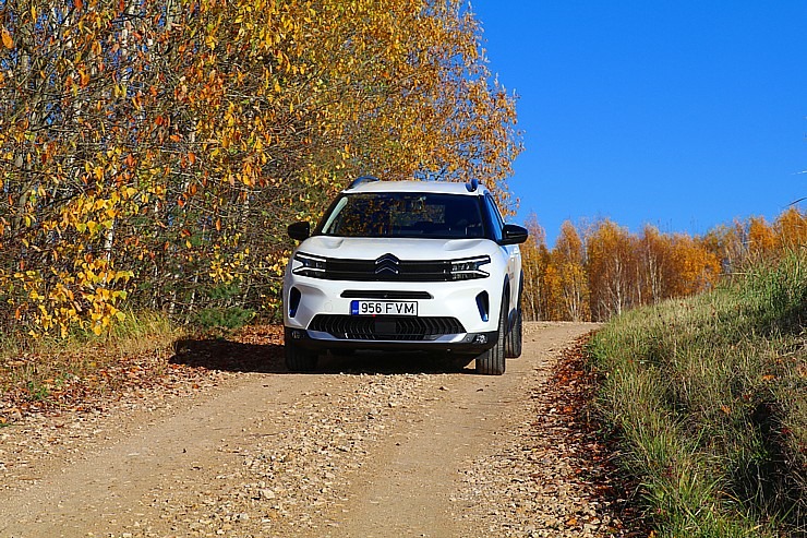 Travelnews.lv sadarbībā ar «Autohalle.com» apceļo Latgali ar jauno «Citroën C5 Aircross» 326627