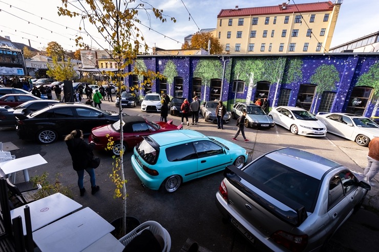 Radošajā Tallinas ielas  kvartālā sezonu noslēdz Latvijā skaistāko japāņu automašīnu īpašnieki. Foto: jdm.lv 326713