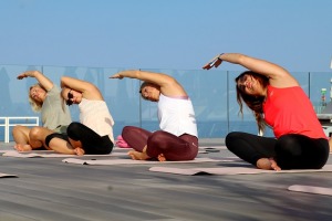 Tenerifē vairākas viesnīcas piedāvā rīta jogas nodarbības uz jumta terases. Sadarbībā ar Tez Tour un airBaltic 5