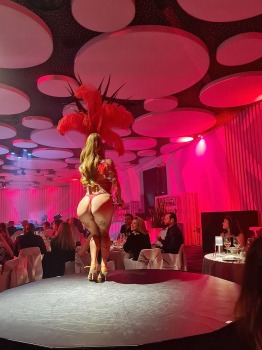 Apmeklējam Tenerifes viesnīcas «Gf Victoria Hotel» erotisku izklaides programmu «Scandal Dinner Show». Sadarbībā ar Tez Tour un airBaltic 9