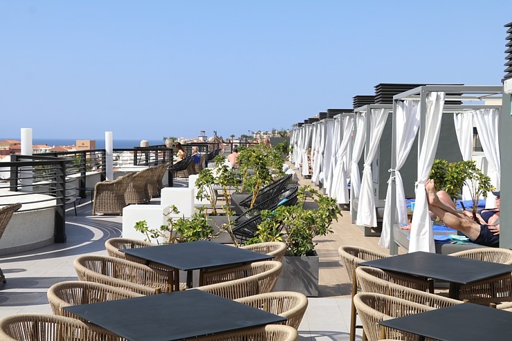 Travelnews.lv iepazīst Tenerifes 4 zvaigžņu viesnīcu «Labranda Suites Costa Adeje». Sadarbībā ar Tez Tour un airBaltic 331076