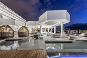 Iepazīstam skaistu Tenerifes 5 zvaigžņu viesnīcu «Royal Hideaway Corales Beach - Adults Only». Foto: barcelo.com. Sadarbībā ar Tez Tour 1