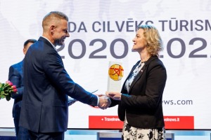 Ķīpsalas tūrisma izstādē «Balttour 2023» tiek sveikti «Gada cilvēks tūrismā 2022-2023» laureāti - Jānis Jenzis, Astrīda Trupovniece un Vadim Muhins. F 14