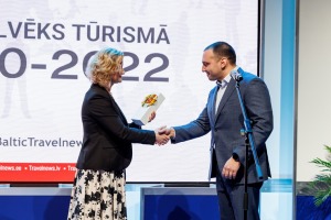 Ķīpsalas tūrisma izstādē «Balttour 2023» tiek sveikti «Gada cilvēks tūrismā 2022-2023» laureāti - Jānis Jenzis, Astrīda Trupovniece un Vadim Muhins. F 2