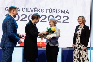 Ķīpsalas tūrisma izstādē «Balttour 2023» tiek sveikti «Gada cilvēks tūrismā 2022-2023» laureāti - Jānis Jenzis, Astrīda Trupovniece un Vadim Muhins. F 9