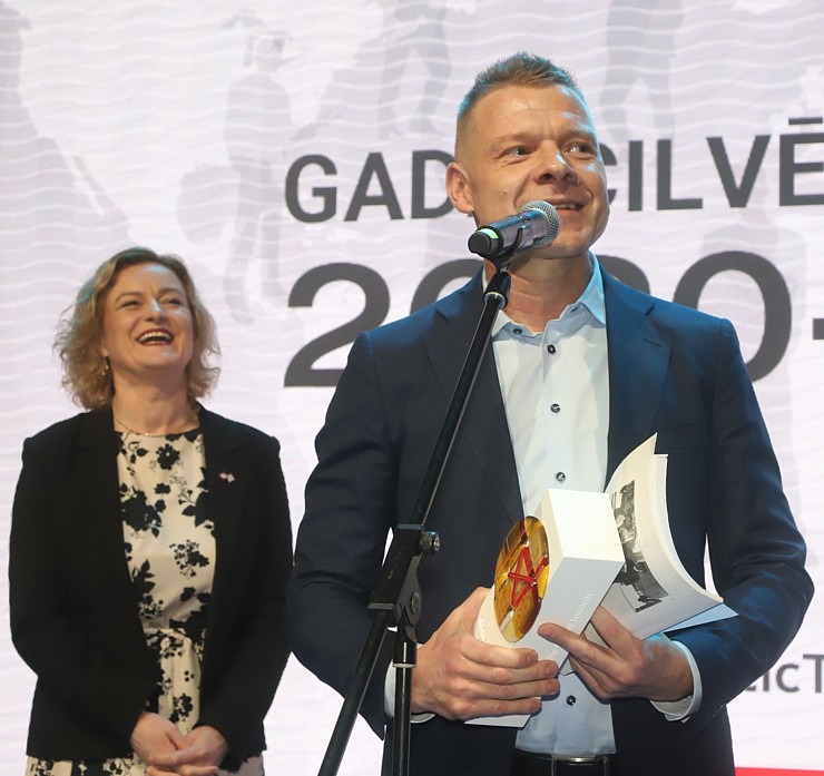 «Gada cilvēks tūrismā 2020-2022» laureāti tiek sveikti tūrisma izstādē «Balttour 2023». Foto: Rojs Maizītis 332328