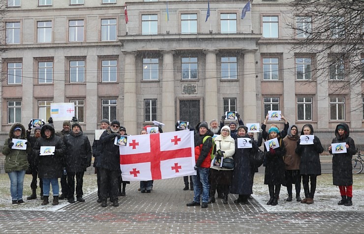 Rīgā notiek atbalsta akcija bijušajam Gruzijas prezidentam Mihaelam Saakašvili 333133
