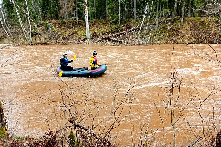 Amatas upe pārsteidz laivotājus un ceļotājus ar pavasara ūdeņu spēku. Foto: Agita Līviņa 334361