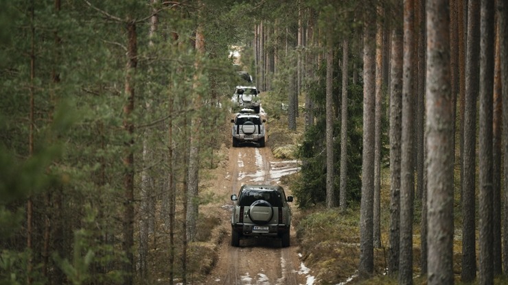 Svinot Land Rover un Defender 75. gadskārtu, zīmola fani dodas piedzīvojumu braucienā uz Vidzemi. Foto: Velocita.lv 334528
