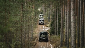 Svinot Land Rover un Defender 75. gadskārtu, zīmola fani dodas piedzīvojumu braucienā uz Vidzemi. Foto: Velocita.lv 18