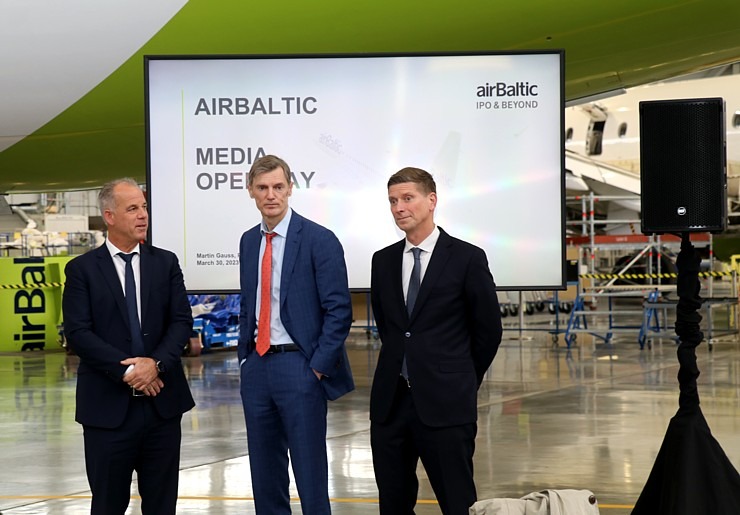 «airBaltic» rīko medijiem atvērto durvju dienu un iepazīstina ar lidmašīnu apkopes angāru 334583