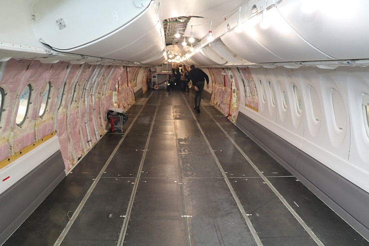 «airBaltic» rīko medijiem atvērto durvju dienu un iepazīstina ar lidmašīnu apkopes angāru 334610