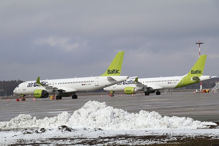 «airBaltic» rīko medijiem atvērto durvju dienu un iepazīstina ar lidmašīnu apkopes angāru 334625