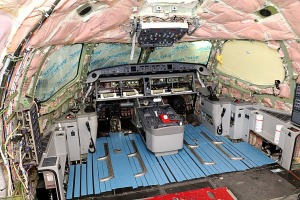 «airBaltic» rīko medijiem atvērto durvju dienu un iepazīstina ar lidmašīnu apkopes angāru 29