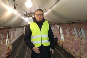 «airBaltic» rīko medijiem atvērto durvju dienu un iepazīstina ar lidmašīnu apkopes angāru 31