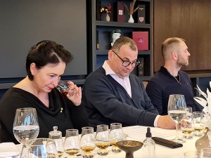 Travelnews.lv ņem dalību Rīgas restorāna «Whitehouse» viskija meistarklasē kopā ar viskijzini Oskaru Vārenbergu 7