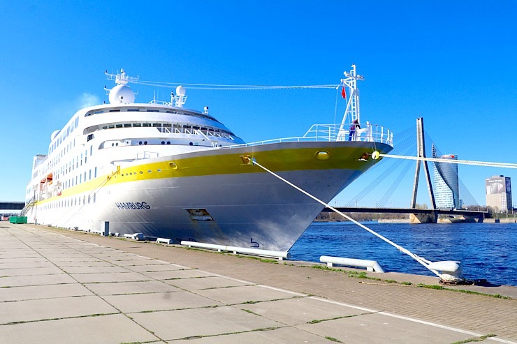Rīgas ostā ienāk pirmais 2023.gada kruīzu kuģis «Hamburg» ar 360 pasažieriem 335276