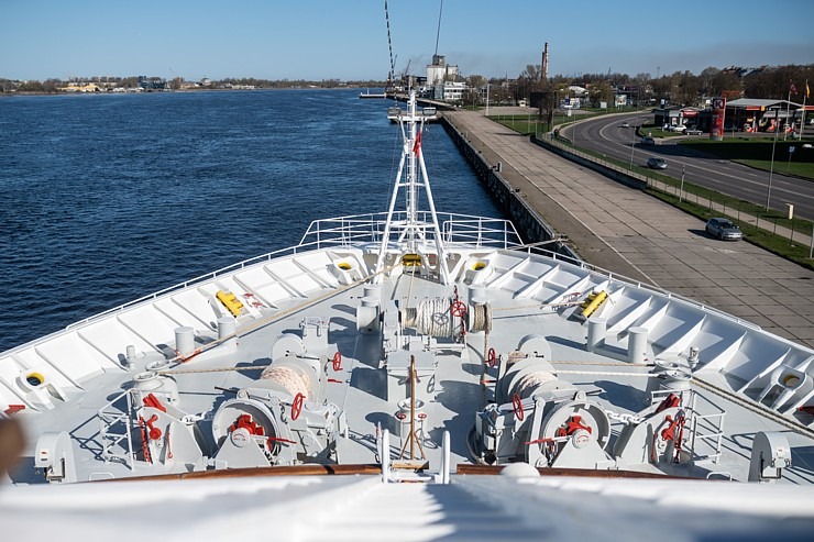 Rīgas ostā ienāk pirmais 2023.gada kruīzu kuģis «Hamburg» ar 360 pasažieriem.Foto: Jēkabs Vilkārsis 335307