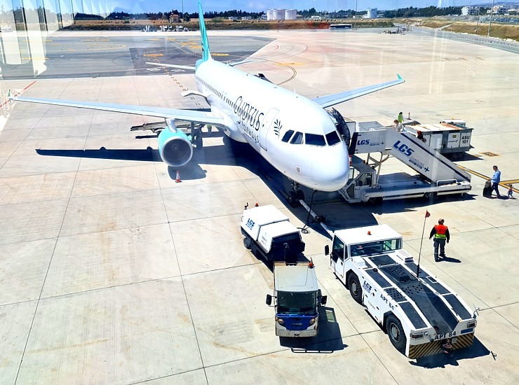 Lidojam uz Larnakas lidostu Kiprā kopā ar «airBaltic», bet ar «Cyprus Airways» lidmašīnām 335386