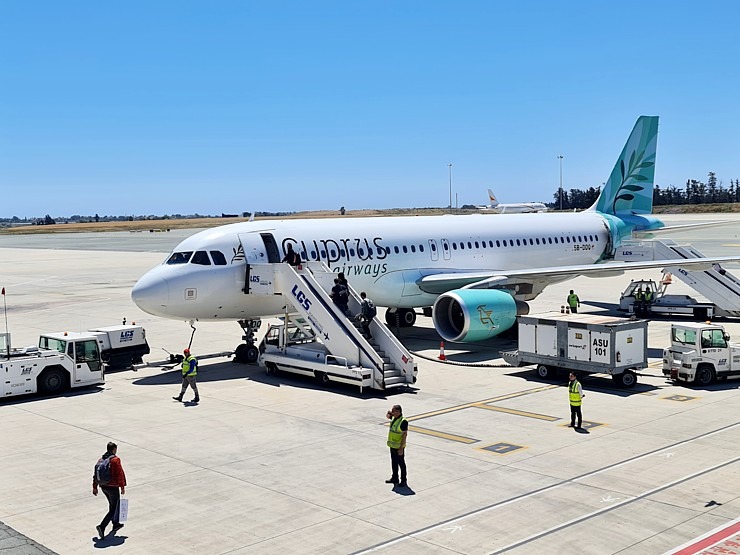 Lidojam uz Larnakas lidostu Kiprā kopā ar «airBaltic», bet ar «Cyprus Airways» lidmašīnām 335387