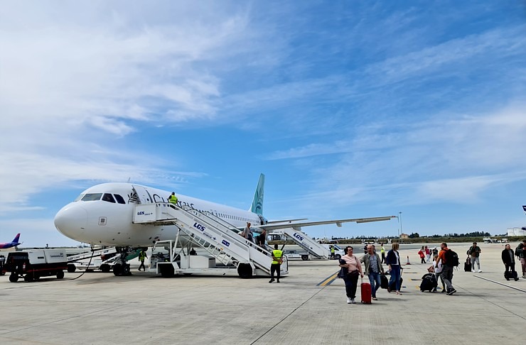 Lidojam uz Larnakas lidostu Kiprā kopā ar «airBaltic», bet ar «Cyprus Airways» lidmašīnām 335378