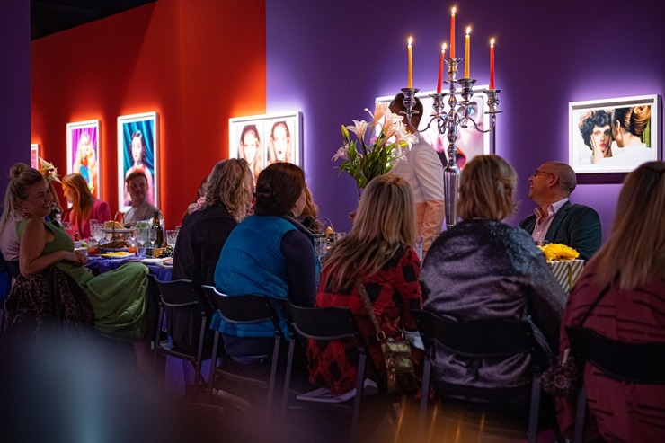 Mākslinieka Mailza Oldridža izstādes atklāšana muzejā «Fotografiska» Tallinā. Foto: Siim Loog 335452