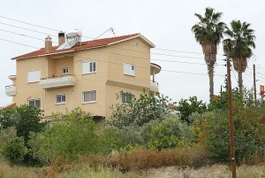 Travelnews.lv iepazīst Kipras lielceļus, māju arhitektūru un robežkontrolpunktu uz Ziemeļkipru 5