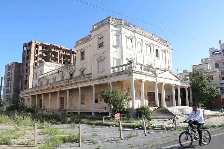 Travelnews.lv apmeklē slēgto un pamesto Famagustas pilsētas daļu Varošu Ziemeļkiprā 336225