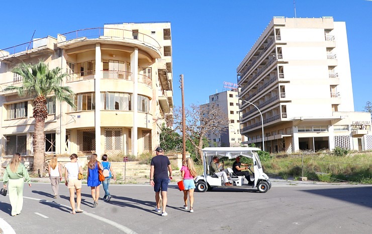 Travelnews.lv apmeklē slēgto un pamesto Famagustas pilsētas daļu Varošu Ziemeļkiprā 336226