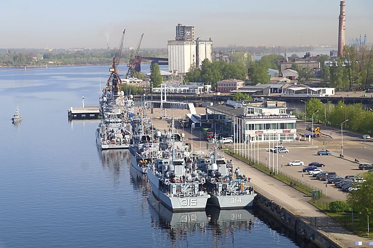 Rīgas ostā ir ienācis milzīgs kruīzu kuģis «Rotterdam» ar 2,5 tūkstošiem pasažieru 336261