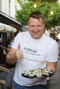 Restorāns «Buržujs» Berga bazārā organizē Baltijas lielāko Austeru festivālu, apēdot 11 000 austeru 4