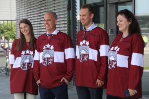 Latvijas hokeja izlase ar ovācijām tiek sagaidīta lidostā «Rīga» 6
