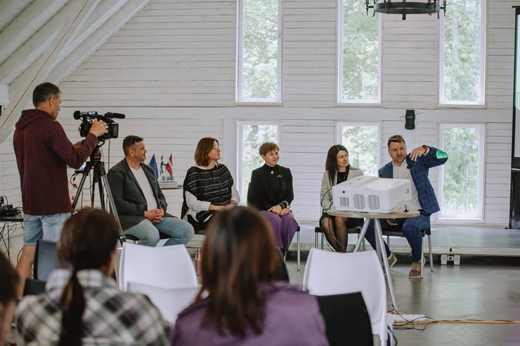 Lūznavas muižā pulcējas Latgales tūrisma profesionāļi uz semināru «Esi i dori». Foto: Dagnija Bernāne 337365