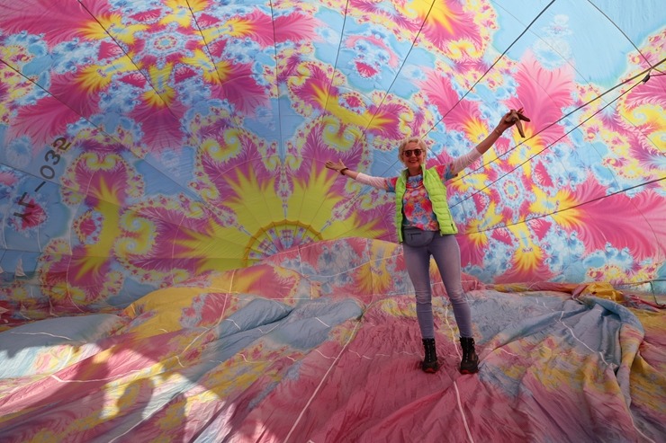 AB Dambī ieskandina gaisa balonu gaidīšanas svētkus. Foto: skyamazons.lv 337547