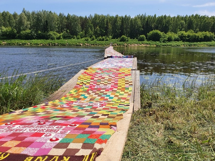 Slutišķos Tautas mākslas festivālā «Augšdaugava 2023» atklāj Lielā Augšdaugavas musturdeķa tiltu. Foto: Inese Minova 337662