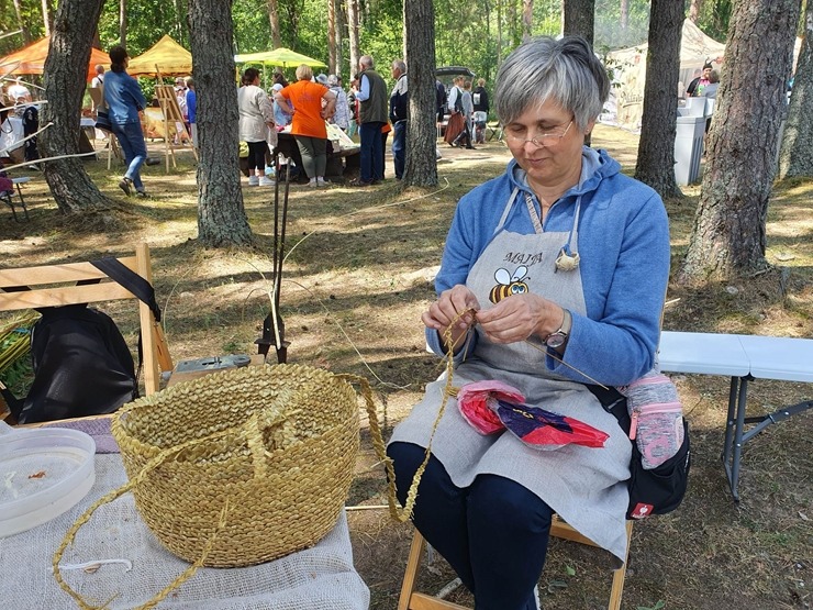 Slutišķos Tautas mākslas festivālā «Augšdaugava 2023» atklāj Lielā Augšdaugavas musturdeķa tiltu. Foto: Inese Minova 337669