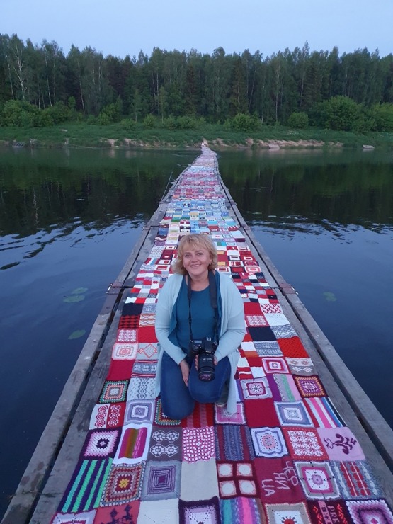 Slutišķos Tautas mākslas festivālā «Augšdaugava 2023» atklāj Lielā Augšdaugavas musturdeķa tiltu. Foto: Inese Minova 337675