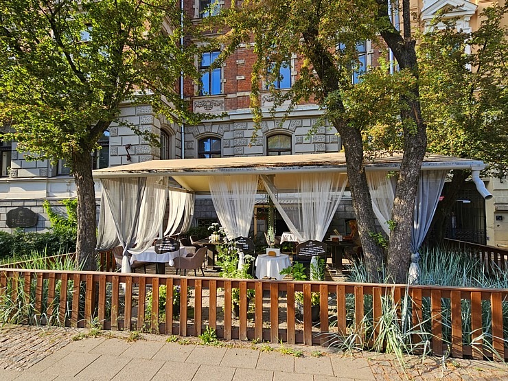 Travelnews.lv iepazīst klusā Rīgas centra restorāna «5 elementi» ēdienkarti un terasi 337937