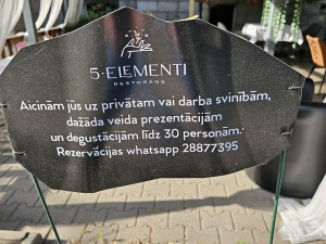 Travelnews.lv iepazīst klusā Rīgas centra restorāna «5 elementi» ēdienkarti un terasi 36