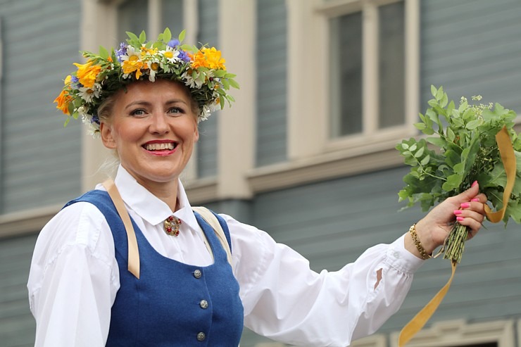 Skati dziesmu un deju svētku dalībnieku gājienu Rīgā - «Novadu dižošanās» 338541