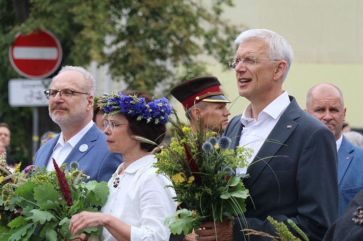 Skati dziesmu un deju svētku dalībnieku gājienu Rīgā - «Novadu dižošanās» 338551