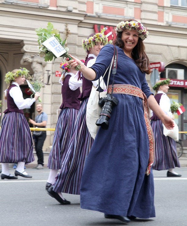 Skati dziesmu un deju svētku dalībnieku gājienu Rīgā - «Novadu dižošanās» 338620