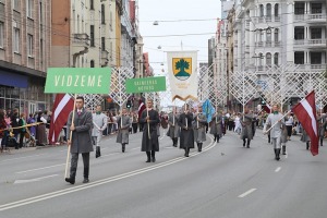 Skati dziesmu un deju svētku dalībnieku gājienu Rīgā - «Novadu dižošanās» 13