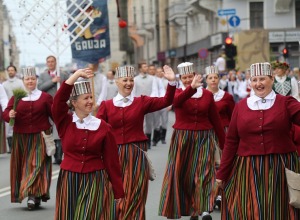 Skati dziesmu un deju svētku dalībnieku gājienu Rīgā - «Novadu dižošanās» 14