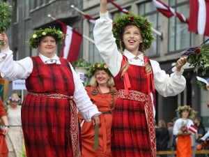 Skati dziesmu un deju svētku dalībnieku gājienu Rīgā - «Novadu dižošanās» 48