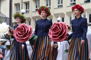Skati dziesmu un deju svētku dalībnieku gājienu Rīgā - «Novadu dižošanās» 60