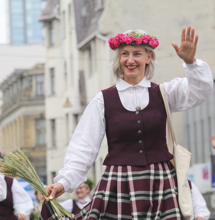 Skati «Novadu dižošanās» - dziesmu un deju svētku dalībnieku gājienu Rīgā 338653