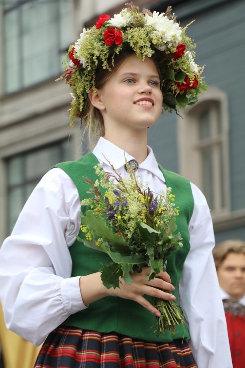 Skati «Novadu dižošanās» - dziesmu un deju svētku dalībnieku gājienu Rīgā 338660