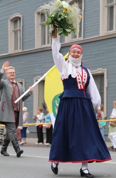 Skati «Novadu dižošanās» - dziesmu un deju svētku dalībnieku gājienu Rīgā 16